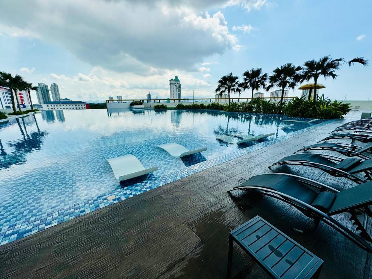 Marvel Universe Retreat - Infinity Pool, Ps5, Private-cinema With Pool-view Balcony - M4 * Bukit Mertajam